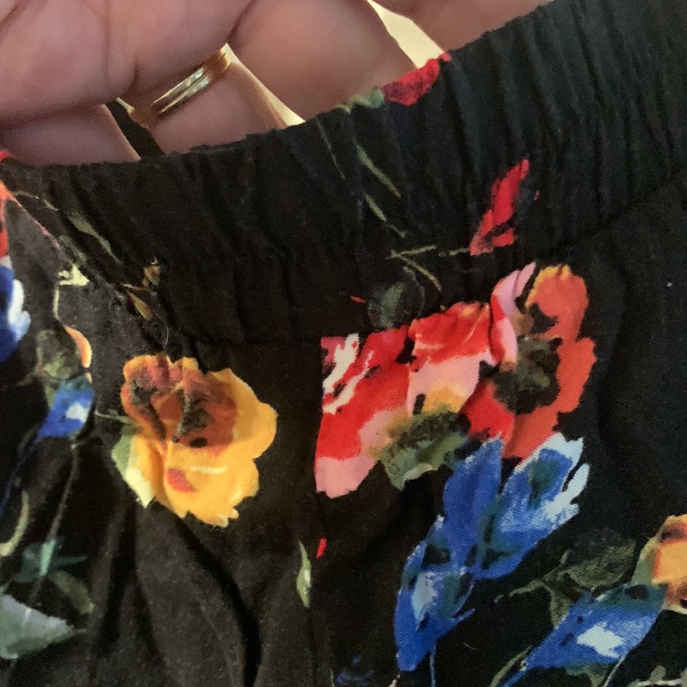 Torrid black floral shorts - Picture 5 of 5